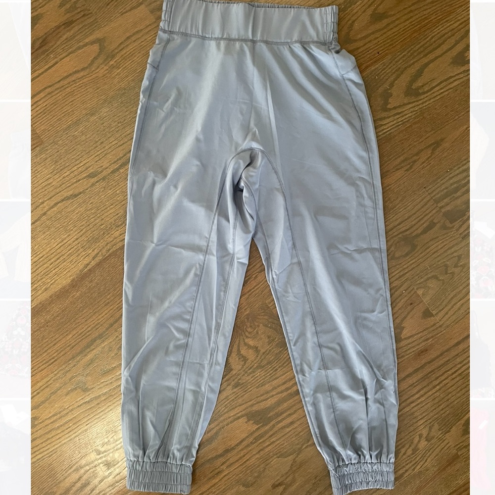 NWT Halara High Waisted Elastic Waistband Casual Joggers in Silver in Size Small
